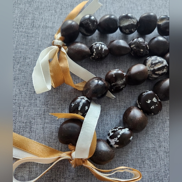 6 Hawaiian Necklaces - Picture 9 of 9